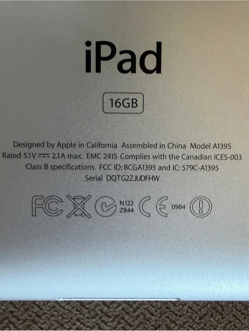 ✨Apple iPad 2, 2nd gen, Silver, 16GB w/ cover & 2 cords. A1395 Great condition.